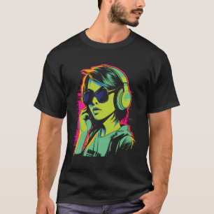 Pop Art Young Woman mit Kopfhörern und Sonnenbrill T-Shirt