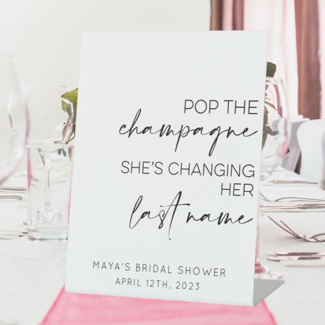 Pop Champagne Bachelorette/Hen Do Sockelschild (Pop the champagne she's changing her last name bridal shower sign)