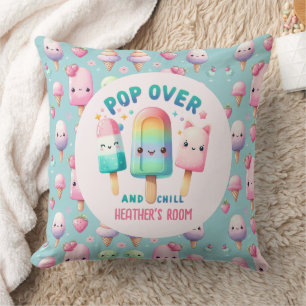 Pop im Zimmerdekor der Girl's Bedroom on Over and  Kissen