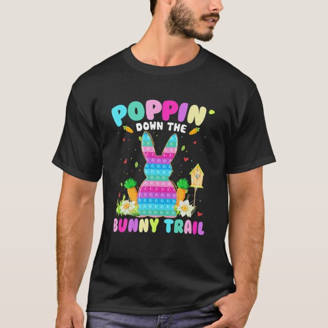 Poppin Auf dem sonnigen Weg Bunny Osterfest T-Shirt (Vorderseite)