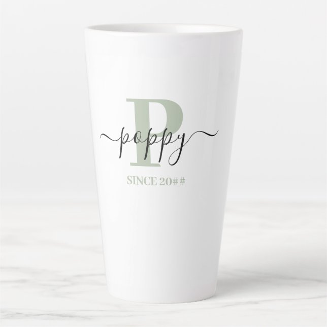 Poppy Elegant Script Monogram Silver Green Milchtasse (Vorderseite)