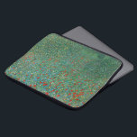 Poppy Field von Gustav Klimt, Vintager Jugendstil Laptopschutzhülle<br><div class="desc">Poppy Field (1907) von Gustav Klimt ist eine Vintage Viktorianische Epoche der Kunstsymbolik Blumenlandschaft. Eine Naturlandschaft mit einer großen Wiese mit blühenden Blume aus rotem Mohn. Es ist Frühling und die Pfeffer und Obstbäume blühen. Über den Künstler: Gustav Klimt (1862-1918) war ein österreichischer Symbolik-Maler und einer der prominentesten Mitglieder der...</div>