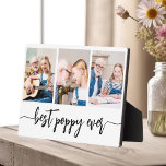 Poppy Großvater Großkinder FotoCollage Fotoplatte<br><div class="desc">Capture die Liebe zwischen Poppy und seinen Enkelkindern mit unserem Großvater Großkinder Foto Collage Plaque. Diese personalisierte Plakette zeigt eine herzzerwärmende Collage aus Foto, in der wunderschön gepflegte Momente gezeigt werden, die Poppy mit seinen geliebten Enkeln geteilt hat. Um die Fotos herum ist der beliebte Titel "Poppy", der dem Design...</div>