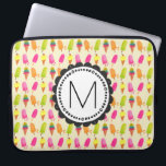 Popsicles and Ice Creme Personalisiert Monogram Laptopschutzhülle<br><div class="desc">Laptop-Ärmel mit süßen Sommermustern mit Popsikeln und Eiscreme-Kegel in farbenfrohen,  lebendigen Wasserfarben. Schreiben Sie Ihr individuelles Monogramm in einen runden Rahmen mit einer skurrilen Blume.</div>