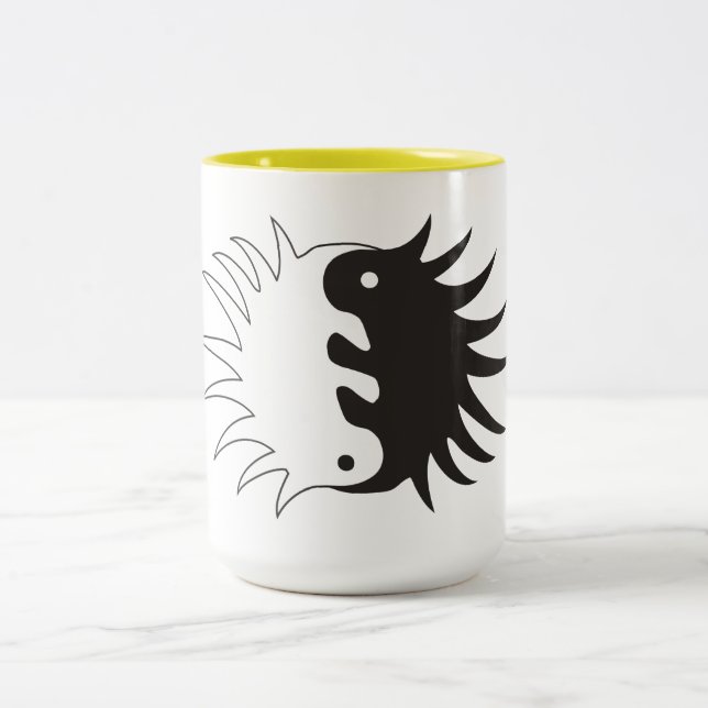 Porc Yang Schale von Joe Zweifarbige Tasse (Mittel)