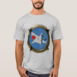 Porthole Ansicht eines SCUBA Diver Reiten eines Ha T-Shirt