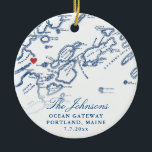 Portland Maine Map Neu verheiratet Keepake Weihnac Keramik Ornament<br><div class="desc">Feiern Sie ihre Liebe mit einem personalisierten Weihnachtsschmuck, mit einer raffinierten marineblauen Karte von Casco Bay in Portland, Maine. Dieses elegante Ornament besticht durch seine beeindruckenden Räumlichkeiten wie Ocean Gateway, Brick South, The Portland Company Complex, DeMillo's und Portland Schooner Co. und besticht durch den Charme der Küste. Das Foto des...</div>