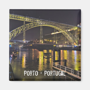 Porto - Portugal. Nachtszene in der Nähe des Douro Magnet