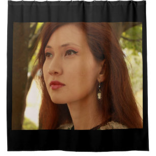 Portrait einer jungen Frau Duschvorhang