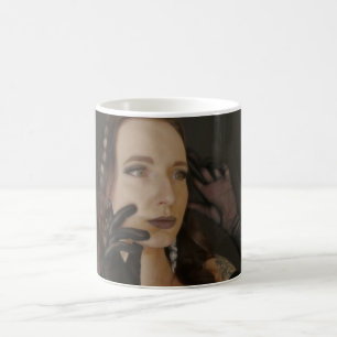 Portrait einer jungen Frau Kaffeetasse
