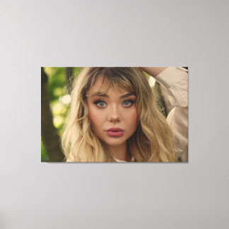 Portrait einer jungen Frau Leinwanddruck