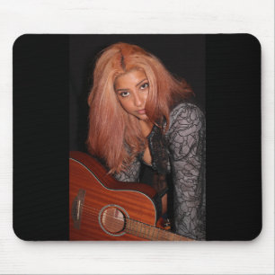 Portrait einer schönen jungen Frau Mousepad