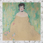 Portrait von Amalie Zuckerkandl von Gustav Klimt<br><div class="desc">Das unvollendete Portrait von Amalie Zuckerkandl (1917) von Gustav Klimt ist ein Vintages Viktorianisches Kunstporträt aus der Ära mit einer Frau, die sich mit den Armen in Richtung der Stadt gefaltet und von der Schultergurke, die zum Boden fließt, sitzt. Kunstkritiker sagen voraus, dass dieses Werk Klimts klassische Goldblatttechnik eingebunden hätte....</div>