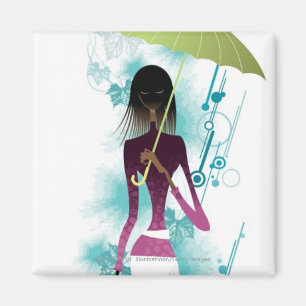 Portrait von jungen Frauen mit Handtasche und Rege Magnet