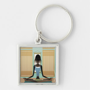 Porträt der jungen Frau Yoga tuend Schlüsselanhänger