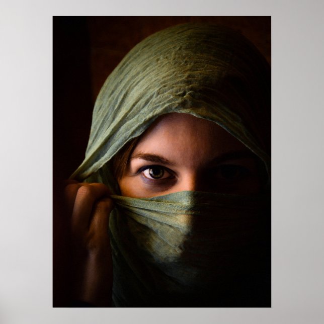 Porträt einer Frau, Grüner Kopfschmuck, Mode Poster (Vorne)