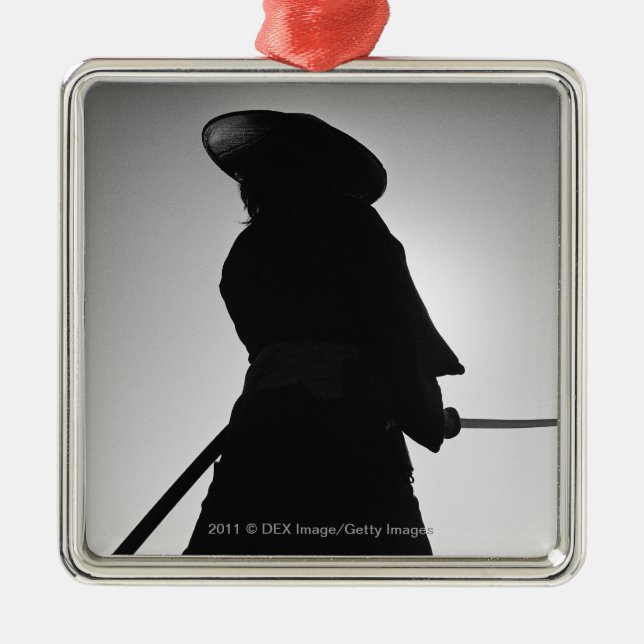 Porträt eines Samurai-Kriegers, der eine Klinge Silbernes Ornament (Vorne)