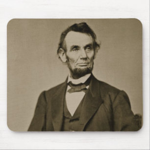 Porträt von Abraham Lincoln (1809-65) (b/w Foto) Mousepad