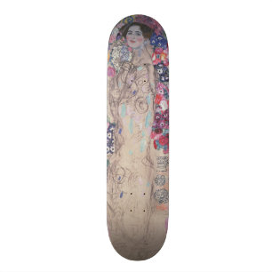 Porträt von Maria Munk Skateboard