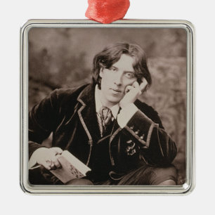 Porträt von Oscar Wilde (1854-1900), 1882 (b/w ph Ornament Aus Metall