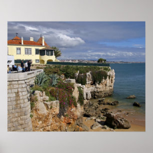 Portugal, Cascais. Praia da Rainha, ein Strand in  Poster