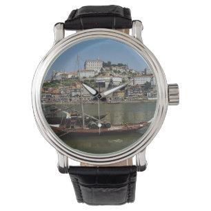 Portugal, Porto, Boot mit Weinfässern Armbanduhr
