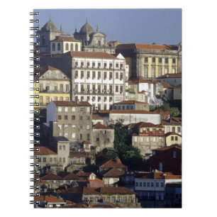 Portugal, Porto. Historische Häuser und Notizblock