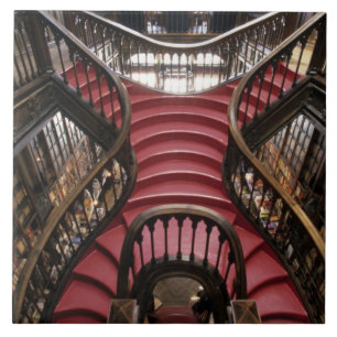 Portugal, Porto (Porto). Treppe in historischem Fliese