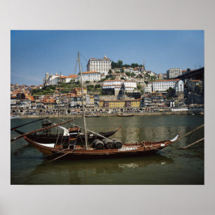 Portugal, Porto, Schiff mit Weinfässern Poster