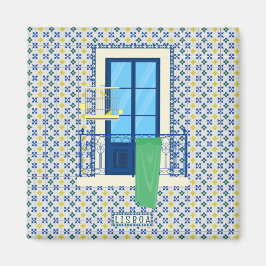 Portugiesische Fliesen und Fensterbalkon mit Vogel Magnet