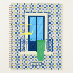 Portugiesische Fliesen und Fensterbalkon mit Vogel Planer