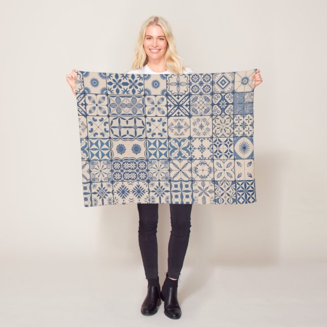 Portuguese Azulejo Tile Fleece Blanket – Cozy Blue (Beispiel)