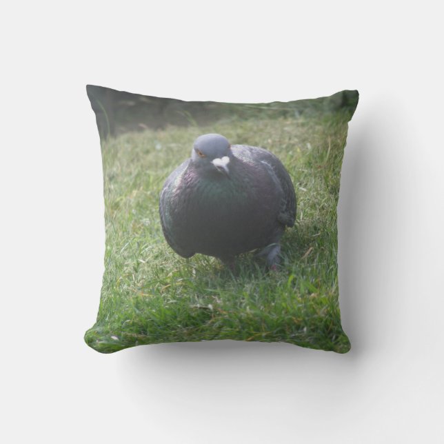 Posing Taube Pillow Kissen (Vorderseite)