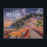 Positano Rücksendeadresse Retro Typografy Travel Postkarte<br><div class="desc">Dieses wunderschöne Positano, Italien, Rücksendeadresse Postcard zeigt ein Foto des Mittelmeers, Strand und Sonnenschirme, Berg- und Hangstklippen Zuhause von Positano, an der Amalfiküste bei Sonnenuntergang, mit dem Namen der Stadt in Vintag Retro Typografie. Einfach mit Ihren eigenen Informationen personalisieren. Auf der Rückseite der Karte befinden sich das gleiche Foto und...</div>