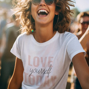 Positiv Liebe dich heute Pastell-Rosa Zitat T-Shirt