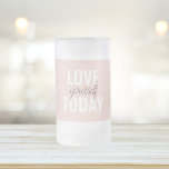 Positive Liebe Sie heute Pastel Pink Zitat Mattglas Bierglas<br><div class="desc">Positive Liebe Sie heute Pastel Pink Zitat</div>