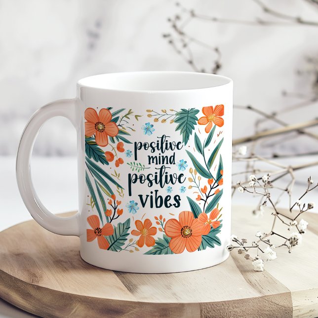 "Positive Mind Positive Vibes" Orange Floral Kaffeetasse ("Positive Mind Positive Vibes" Orange Floral Coffee Mug on a boho kitchen table with dry flowers)
