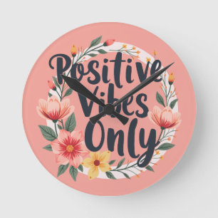 Positive Vibes nur Blumenmuster-Design Runde Wanduhr