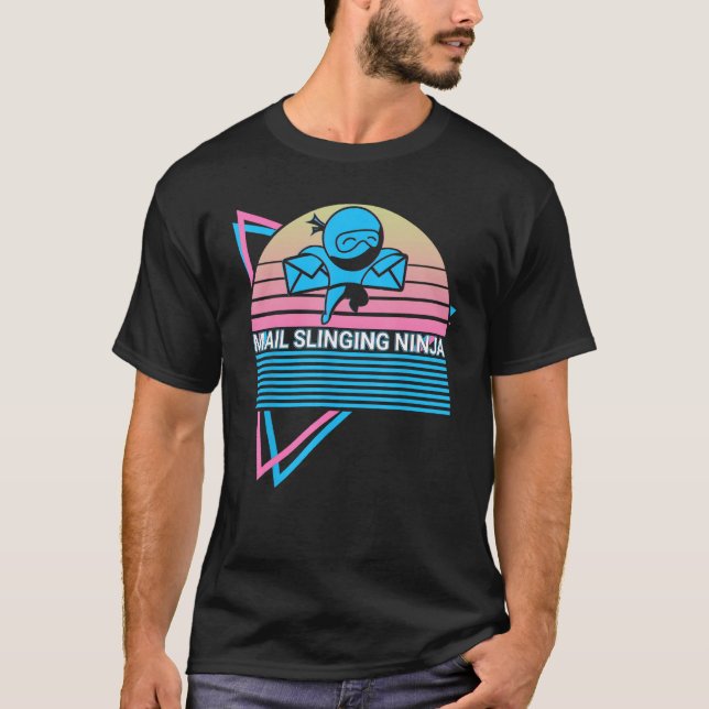 Postal Service Postman Retro Mail Slinging Ninja T-Shirt (Vorderseite)