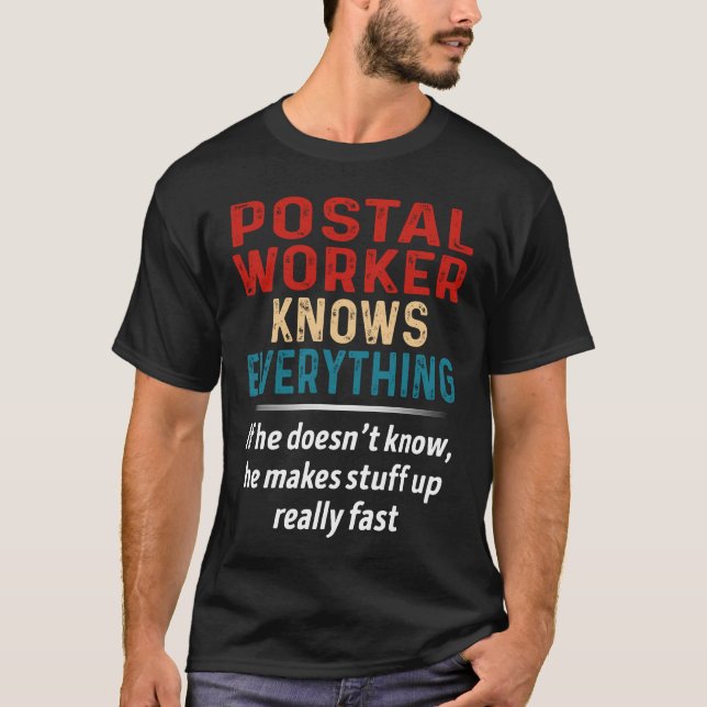 Postal Worker Knows Everything T-Shirt (Vorderseite)