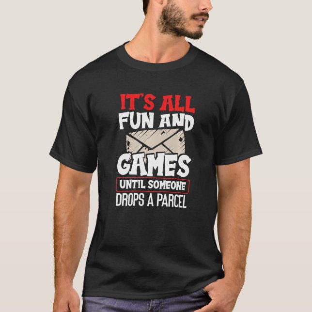 Postal Worker Mailman sein All Fun and Games Parce T-Shirt (Vorderseite)