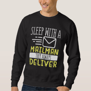 Postarbeiter schlafen mit einem Mailman, den sie i Sweatshirt