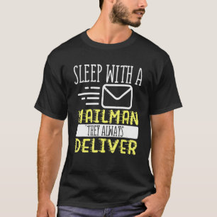 Postarbeiter schlafen mit einem Mailman, den sie i T-Shirt