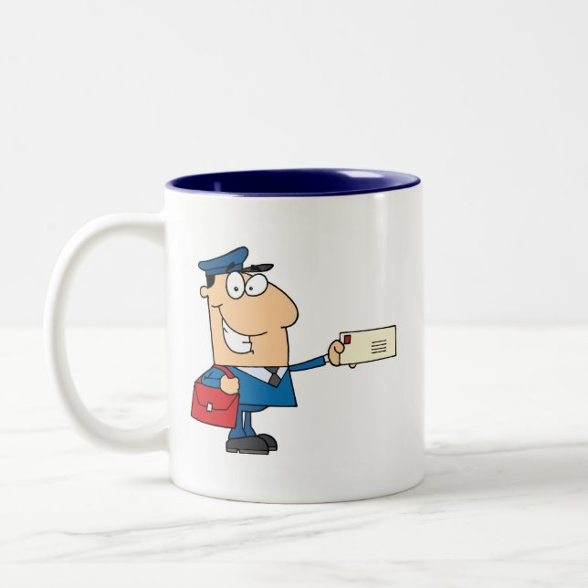 Postbote Cartoon Maskottchen personalisiert Zweifarbige Tasse (Links)