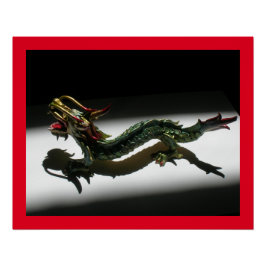 Poster - Drache im Scheinwerferlicht