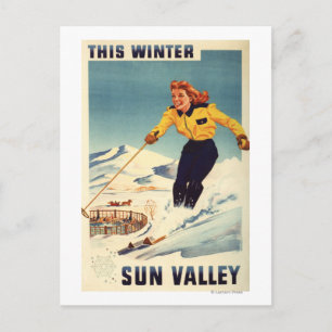 Poster einer rothaarigen Frau, die lächelt und Ski Postkarte