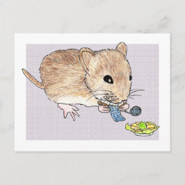 Postkarte einer gestrickten braunen Maus