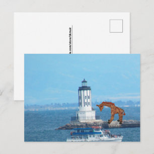 Postkarte - Giraffe beim Leuchtturm des Hafens von