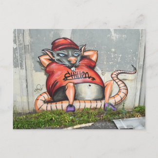 Postkarte mit Chilling Mouse (Deutsches Graffiti)