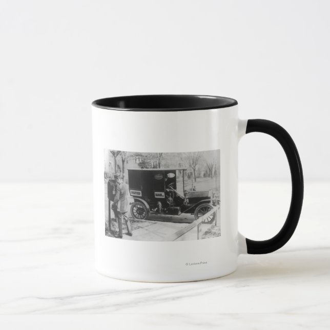 Postträger mit "United Mail"-Automobil Tasse (Rechts)